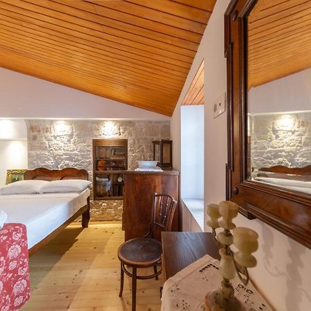 Antique Central Komiža House Nona Nika Extérieur photo