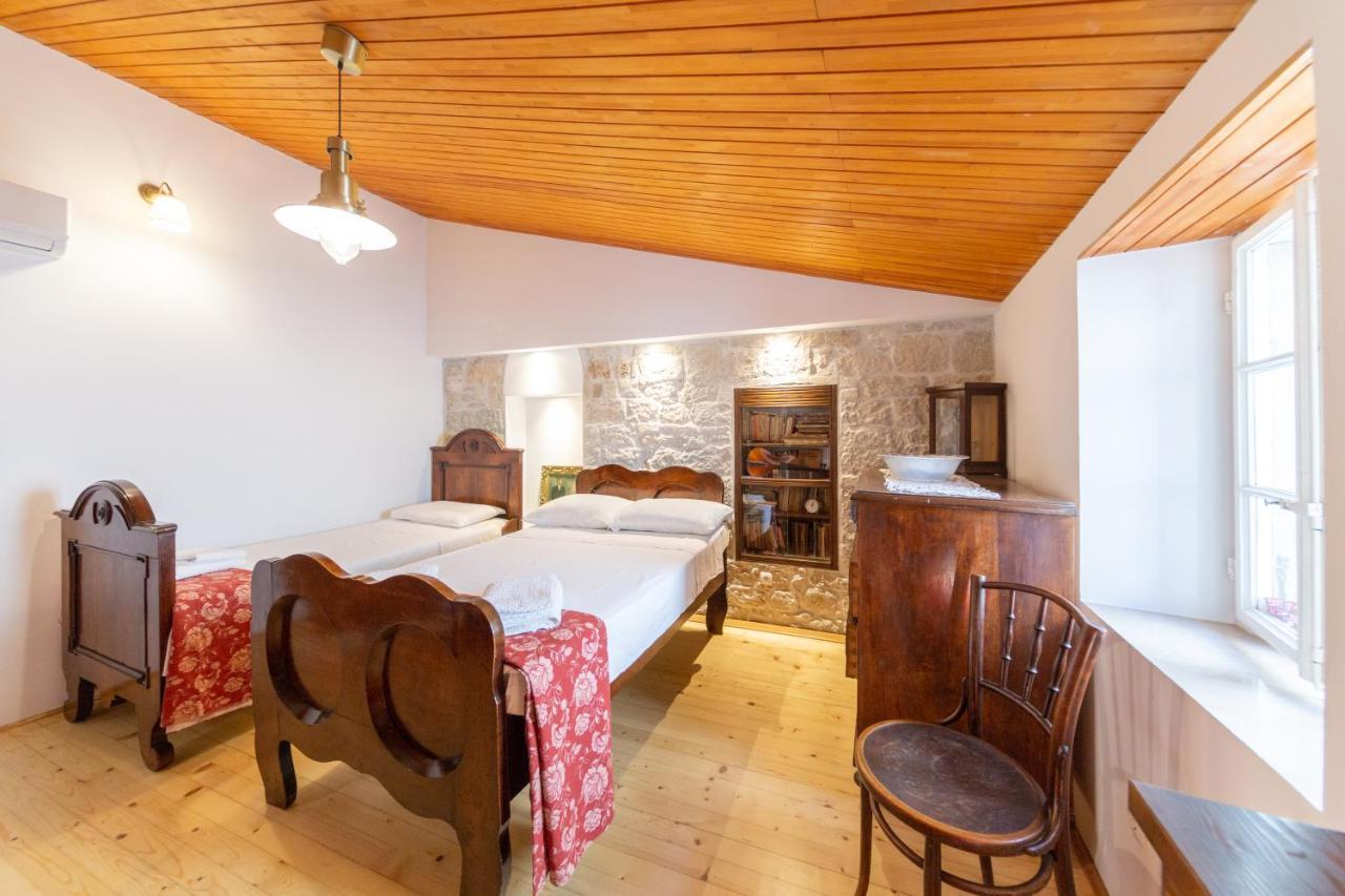 Antique Central Komiža House Nona Nika Extérieur photo